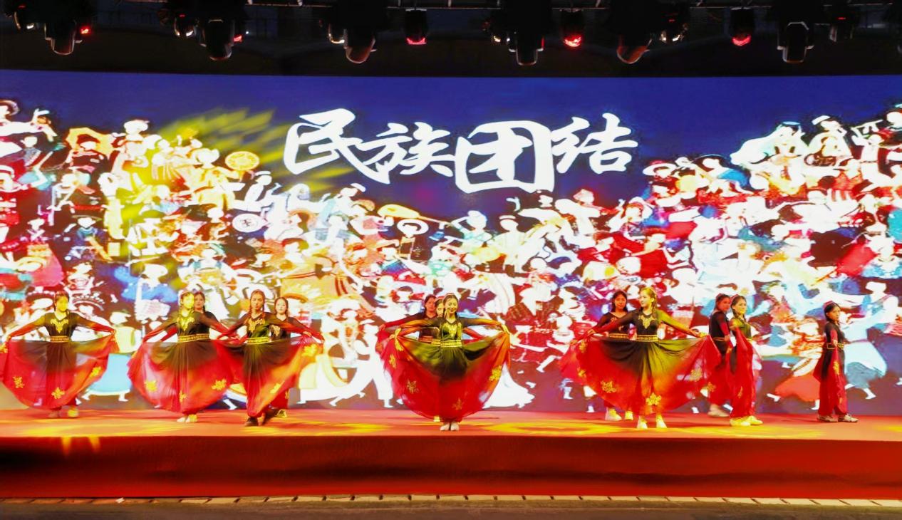 冰城+：双节献礼 艺韵满园｜哈尔滨职业技术大学主题文艺汇演燃情上演